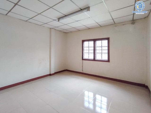 *****ทาวน์เฮ้าส์มือสองย่านนนทบุรี ม.ดวงแก้ว ติวานนท์-ปากเกร็ด เนื้อที่ 18 ตร.ว. ฟังก์ชัน 2 ห้องนอน 2 ห้องน้ำ 1 ที่จอดรถ อยู่บนทำเลดี เดินทางสะดวกสุดๆ ใกล้รถไฟฟ้าสายสีชมพู "สถานีแจ้งวัฒนะ-ปากเกร็ด28" และใกล้ทางด่วน "แจ้งวัฒนะ"